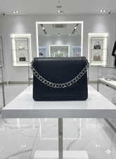ELEGANT BLACK FLAP BAG WITH CURB CHAIN ACCENT LADIES SLING BAG